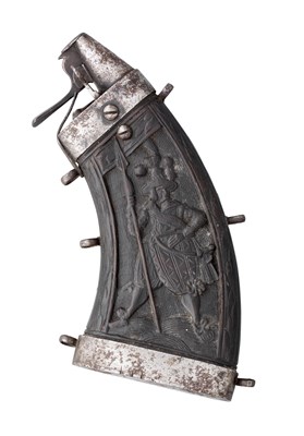 Lot 392 - A RARE SAXON MUSKETEER'S POWDER-FLASK