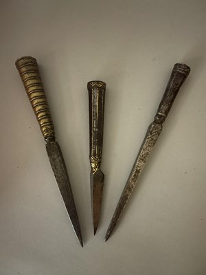 Lot 158 - THREE INDIAN SPEARHEADS, 19TH CENTURY