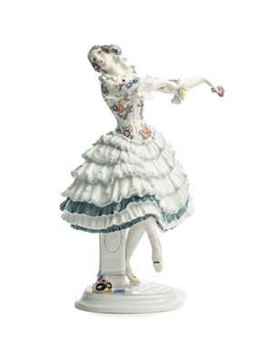 Lot 10 - A MEISSEN FIGURE OF 'CHIARINA'