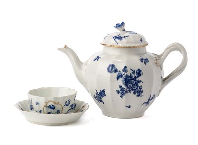 Lot 47 - â€¡Â A WORCESTER TEAPOT AND COVER