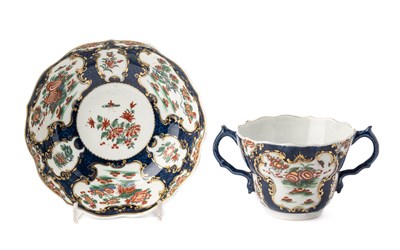 Lot 65 - â€¡Â A WORCESTER CHOCOLATE CUP AND STAND