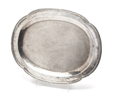 Lot 135 - A SOUTH AMERICAN SILVER MEAT DISH