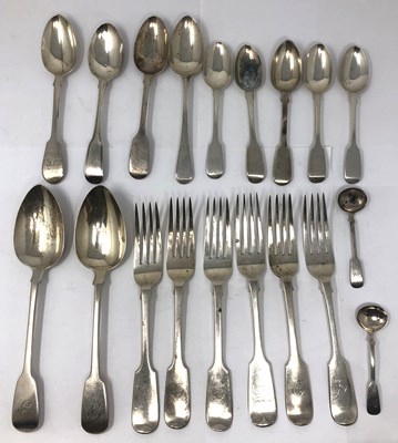 Lot 154 - ASSORTED FIDDLE PATTERN ENGLISH TABLE SILVER