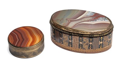 Lot 243 - â€¡Â Ëœ AN AGATE AND SILVER-GILT SMALL BOX