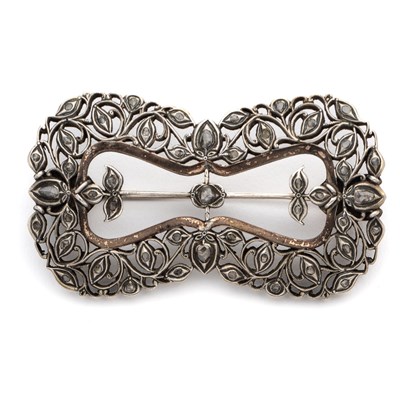 Lot 270 - A DIAMOND-SET SILVER BROOCH