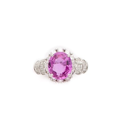 Lot 278 - DIAMOND AND PINK SAPPHIRE RING