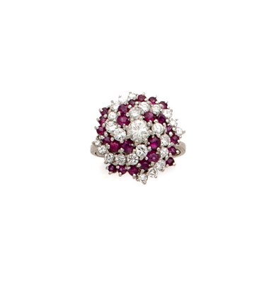 Lot 284 - RUBY AND DIAMOND DRESS RING