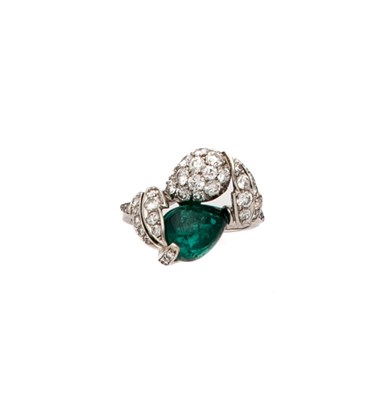 Lot 285 - EMERALD AND DIAMOND RING