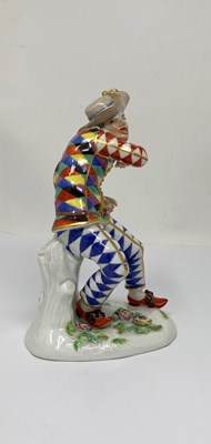 Lot 9 - A MEISSEN FIGURE OF THE FRIGHTENED HARLEQUIN, 20TH CENTURY