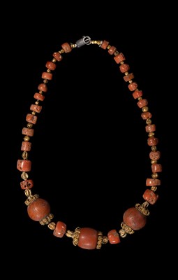 Lot 282 - A GOLD AND CORAL NECKLACE, JAVA, INDONESIA, CIRCA 14TH CENTURY WITH EARLIER AND LATER ELEMENTS