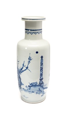 Lot 91 - A LARGE CHINESE BLUE AND WHITE ROULEAU VASE, QING DYNASTY, 19TH CENTURY