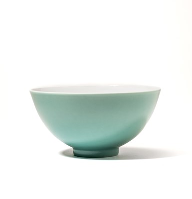 Lot 13 - A CHINESE TURQUOISE-GLAZED BOWL, QING DYNASTY (1644-1911)