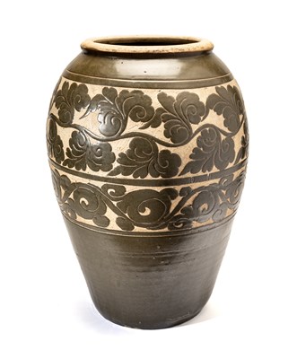 Lot 79 - A LARGE AND IMPRESSIVE CHINESE 'CIZHOU' SGRAFFIATO 'PEONY SCROLL' JAR, YUAN DYNASTY (1279-1368)