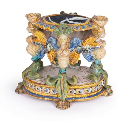 Lot 30 - AN URBINO MAIOLICA SALT