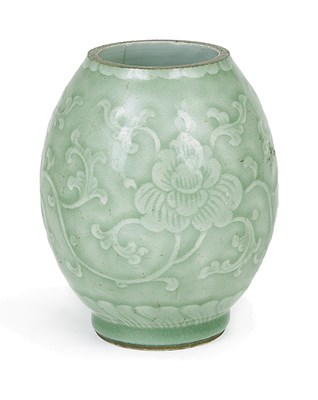 Lot 40 - A CHINESE PORCELAIN CELADON VASE