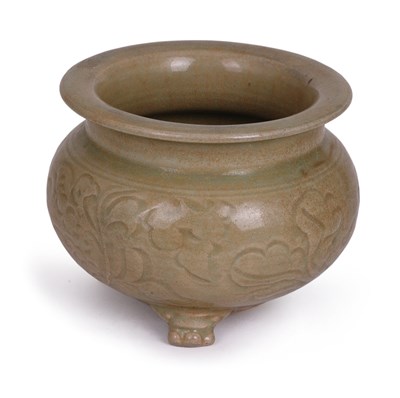 Lot 42 - A LONGQUAN CELADON TRIPOD CENSER