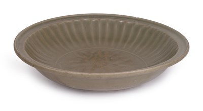 Lot 44 - A LARGE LONGQUAN CELADON DISH