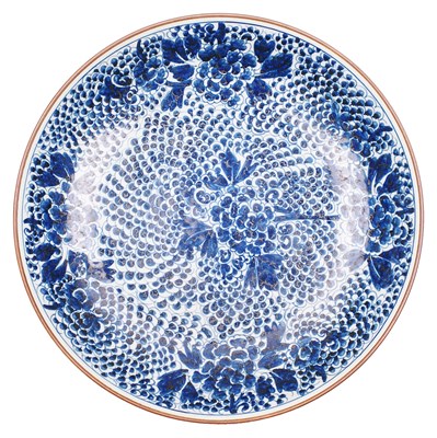 Lot 47 - A LARGE CHINESE BLUE AND WHITE DISH