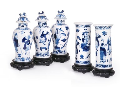 Lot 50 - A SMALL CHINESE BLUE AND WHITE PORCELAIN GARNITURE