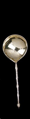 Lot 111 - A DUTCH SILVER-GILT SPOON