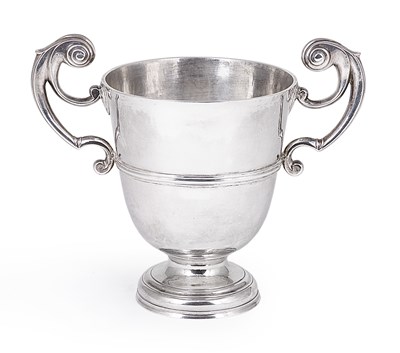 Lot 175 - AN IRISH GEORGE II SILVER TWO-HANDLED CUP