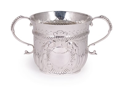 Lot 177 - A QUEEN ANNE SILVER PORRINGER