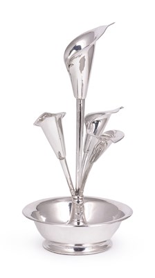 Lot 229 - A GEORGE V SILVER LILY VASE