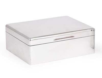 Lot 232 - A GEORGE V SILVER CIGAR BOX