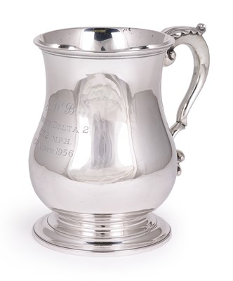 Lot 237 - A VICTORIAN SILVER MUG