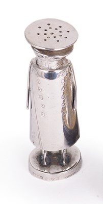 Lot 255 - AN EDWARDIAN SILVER NOVELTY PEPPERETTE