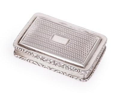 Lot 276 - A GEORGE IV SILVER SNUFF BOX