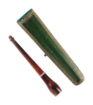 Lot 292 - A FRENCH GOLD-MOUNTED AND DIAMOND SET TORTOISESHELL CIGARETTE HOLDER