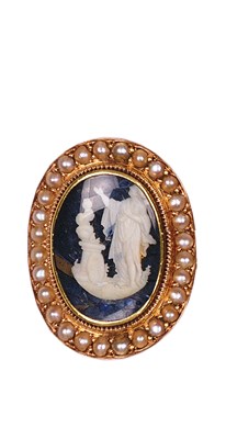 Lot 299 - GOLD MOURNING BROOCH