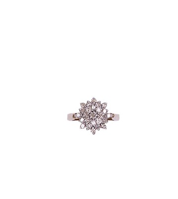 Lot 303 - DIAMOND RING