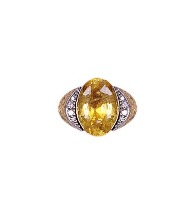 Lot 314 - CITRINE AND DIAMOND RING