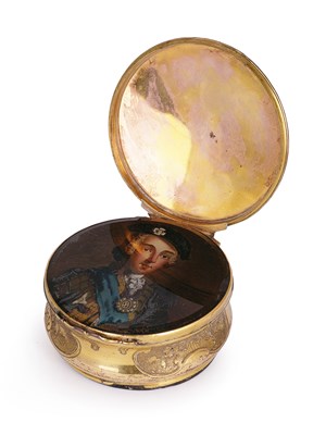 Lot 321 - A GEORGE II GILT-COPPER AND TORTOISESHELL JACOBITE SNUFF BOX