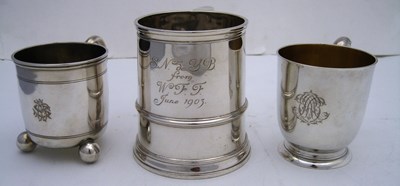 Lot 356 - AN EDWARDIAN SILVER MUG