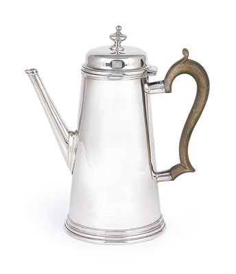 Lot 388 - A VICTORIAN SILVER COFFEE POT