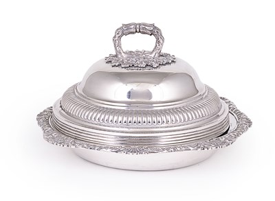 Lot 389 - A GEORGE IV SILVER VEGETABLE DISH COVER