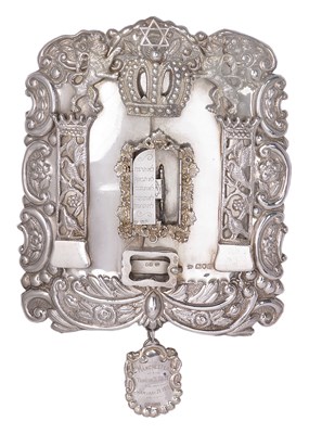 Lot 409 - A GEORGE V PARCEL-GILT-SILVER TORAH SHIELD (TAS)