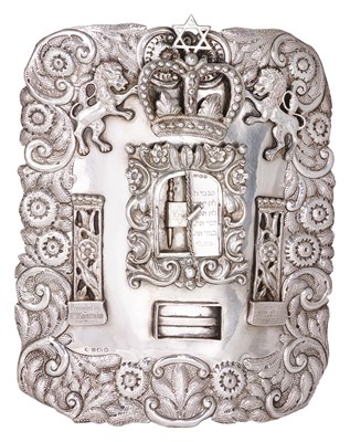 Lot 415 - A GEORGE V SILVER TORAH SHIELD (TAS)