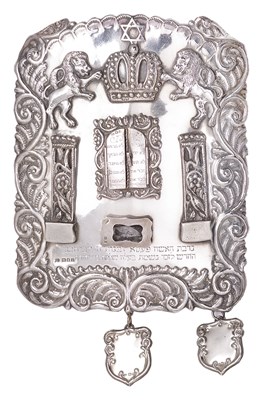 Lot 417 - A GEORGE V SILVER TORAH SHIELD (TAS)