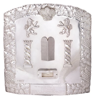 Lot 421 - A SILVER TORAH SHIELD (TAS)