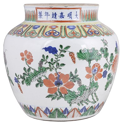 Lot 9 - A LARGE CHINESE WUCAI TYPE JAR