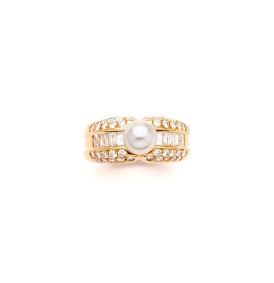 Lot 249 - CARTIER: DIAMOND AND CULTURED PEARL RING, 1990s