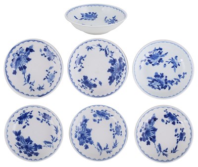 Lot 13 - A GROUP OF SEVEN CHINESE BLUE AND WHITE DISHES