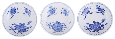 Lot 18 - A SET OF THREE CHINESE BLUE AND WHITE SAUCER DISHES