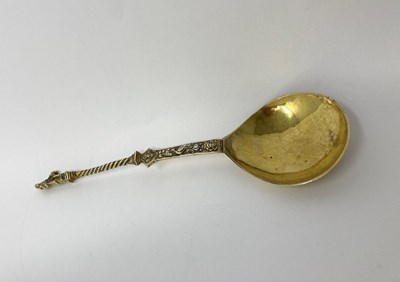 Lot 93 - A DUTCH SILVER-GILT APOSTLE SPOON, MID 17TH CENTURY