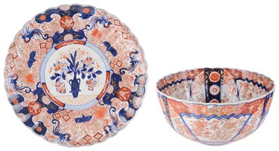 Lot 70 - A JAPANESE IMARI CHARGER