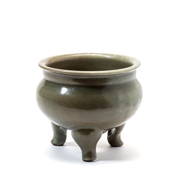 Lot 12 - A CHINESE LONGQUAN CELADON TRIPOD CENSER, MING DYNASTY (1368-1644)